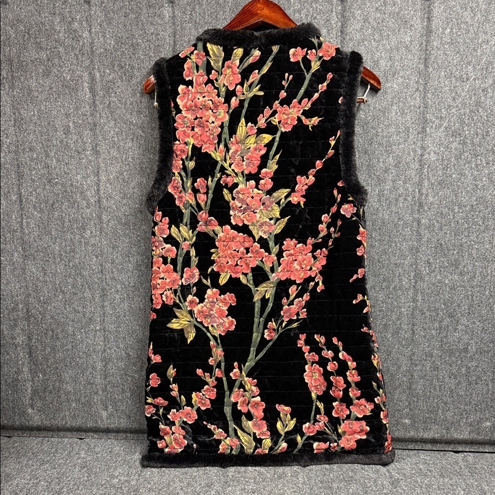 JayLey Collection Elegant Black Floral Women's Gilet  70% Silk 30% polyester - Picture 4 of 8